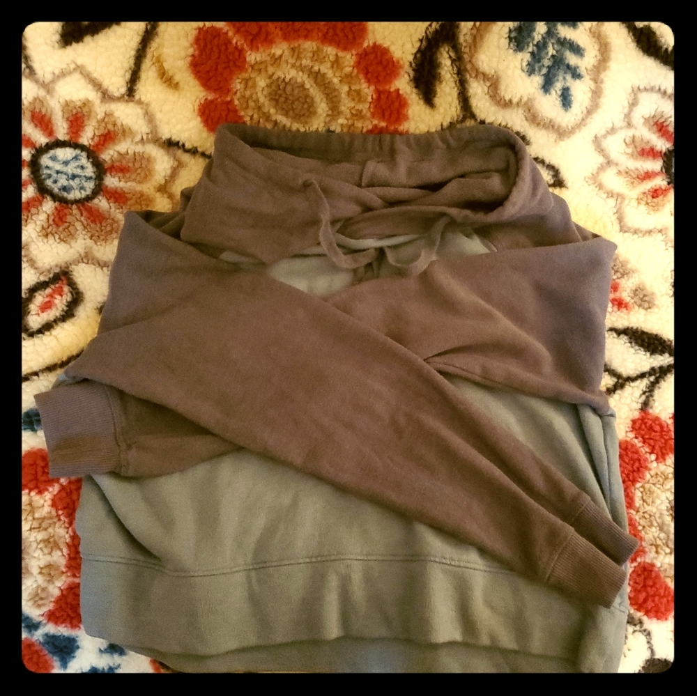 Long sleeve hoodie crop top